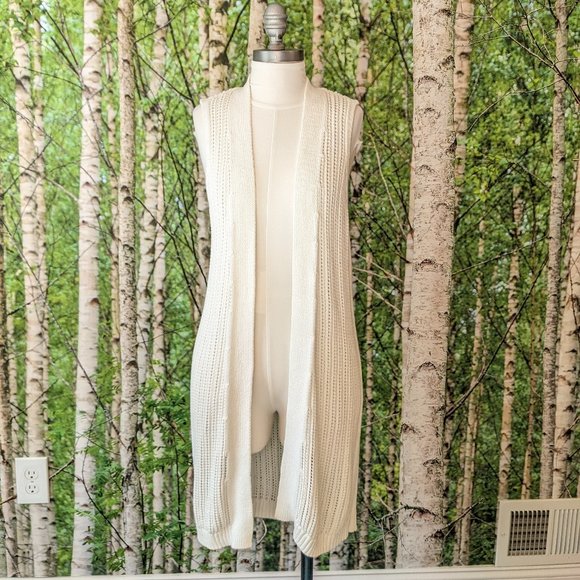 GAP Open Knit Long Sweater Vest in White, Like New - Picture 9 of 9